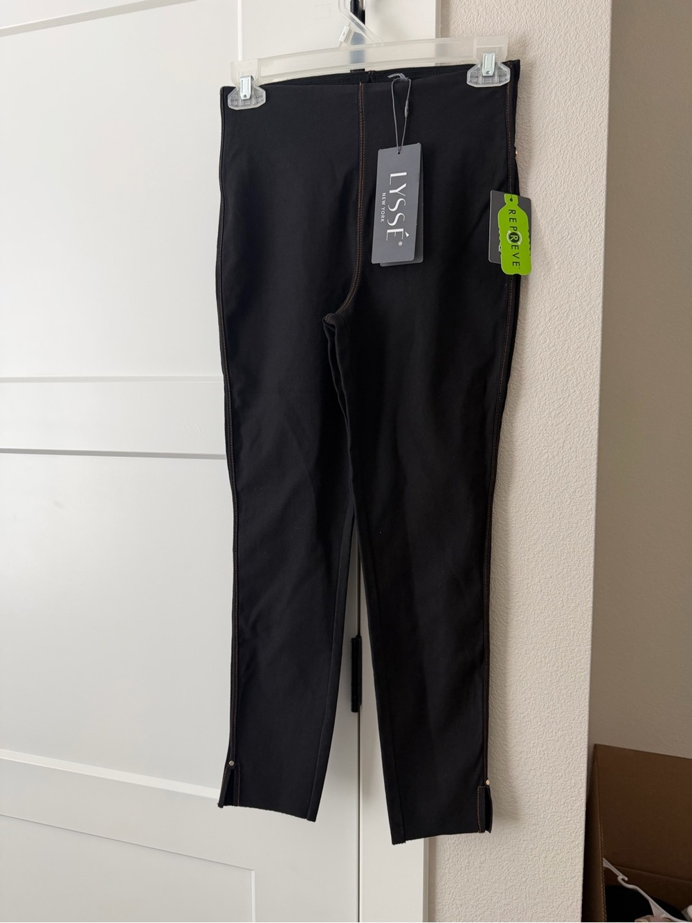 Lysse women’s denim Black leggings with gold accents XS NWT crop style